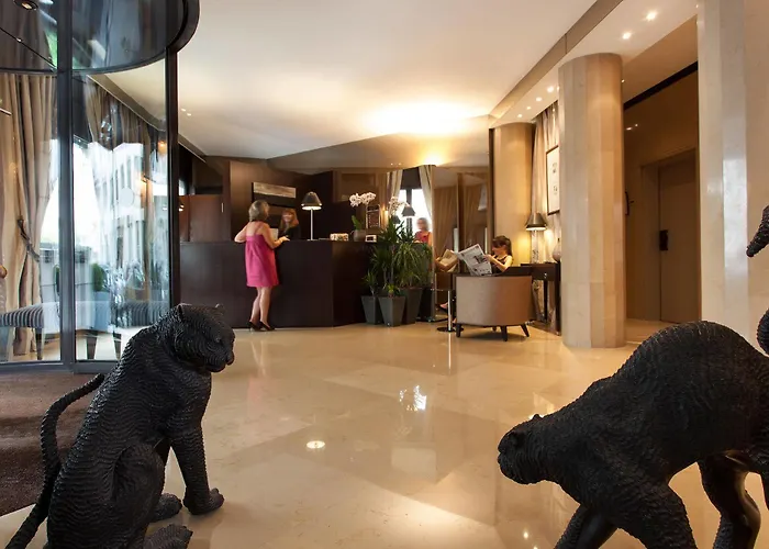 La Du Roy Champs Elysees Paris