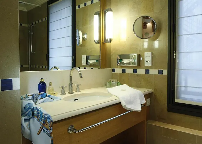 La Du Roy Champs Elysees Paris