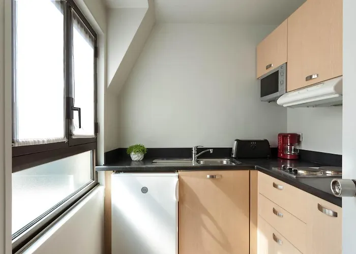 La Du Roy Champs Elysees Paris