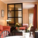 La Du Roy Champs Elysees ホテル パリ