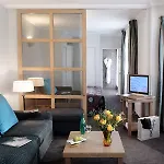 La Du Roy Champs Elysees 4* パリ