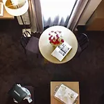 La Du Roy Champs Elysees ホテル