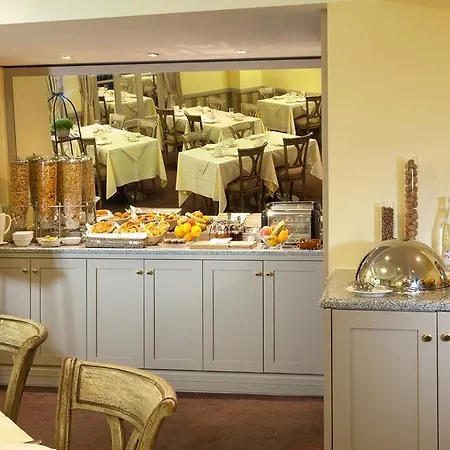 Hotel La Du Roy Champs Elysees Parijs