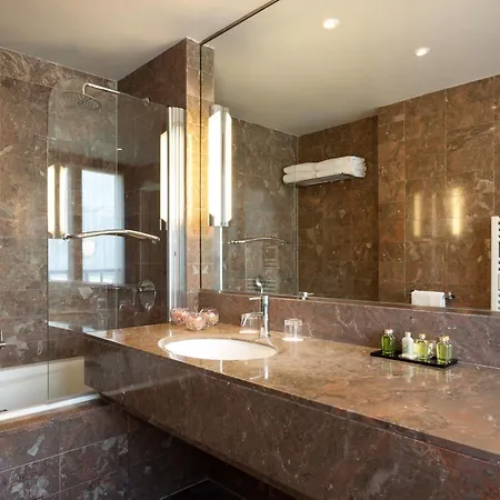 La Du Roy Champs Elysees Hotel