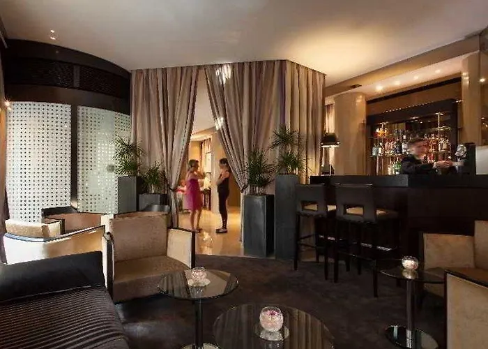 La Du Roy Champs Elysees Париж