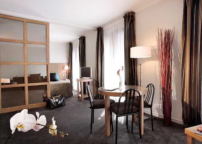 La Du Roy Champs Elysees Отель