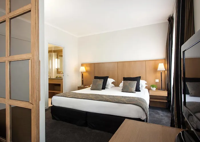 La Du Roy Champs Elysees 호텔 4*