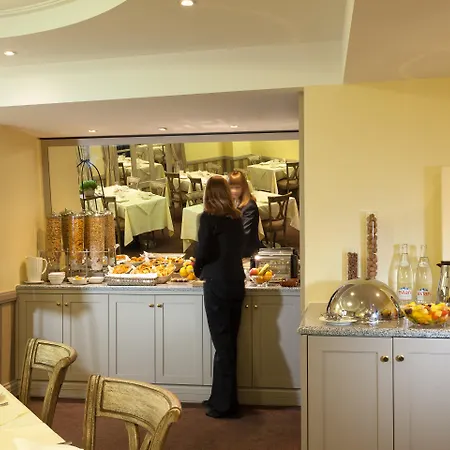 La Du Roy Champs Elysees Hotell 4*