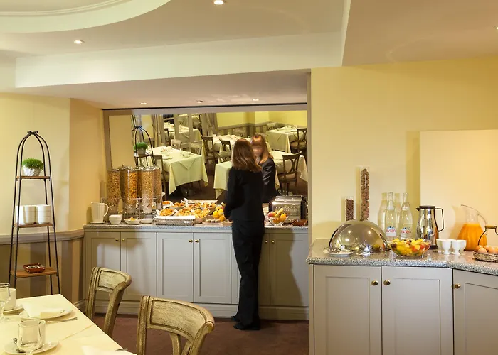 La Du Roy Champs Elysees 호텔 4*